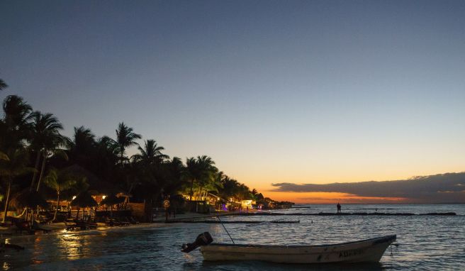 Ein Hauch von Trauminsel: Sonnenuntergang über der mexikanischen Insel Holbox.