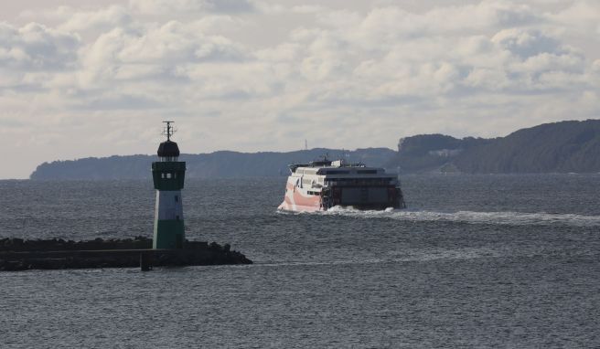 Verschiedene Fährlinien fahren von der deutschen Ostseeküste nach Südschweden, zum Beispiel der «Skane Jet» zwischen Sassnitz und Ystad.