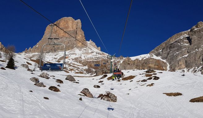 Der altertümliche Lift hinauf zur Averau-Scharte lässt einen fast vergessen, dass man auf diesem Teil der Runde im Nobel-Skigebiet von Cortina d\'Ampezzo unterwegs ist.