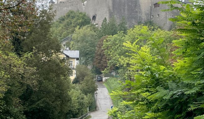 Wandern geht auch bei Schlechtwetter: Bewegung ist einer der Hauptbestandteile beim Fasten.