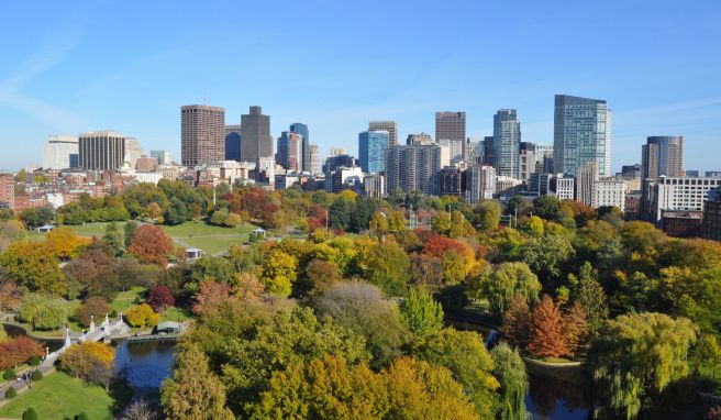 Endpunkt der Kreuzfahrt ist Boston: Mitten in der größten Stadt Neuenglands spielt der Indian Summer eine untergeordnete Rolle - doch in die Stadtparks streckt er seine Fühler aus.