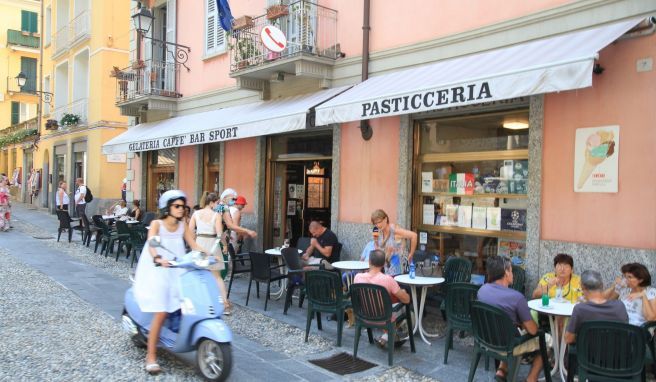 Einfach nur genießen - in Como gibt es viele, kleine Cafés und leckere Eis-Dielen, wo sich Urlauber ausruhen können.