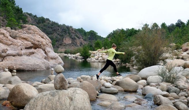 Steinige Spielwiese: Eine Canyoning-Ausrüstung braucht an der Solenzara niemand.