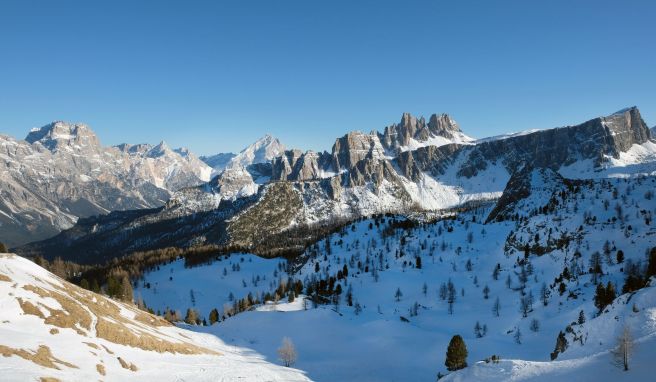 Blick auf die Spitzen des Kamms der Croda da lago.