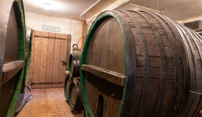 Fässer lagern in der Dampfbierbrauerei Zwiesel: Es ist die letzte von einst mehr als einem Dutzend Brauereien im Ort.