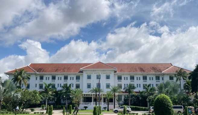 Anmutig wirkt das Grand Hotel d\'Angkor in Siem Reap - eines der ältesten Hotels in Kambodscha.