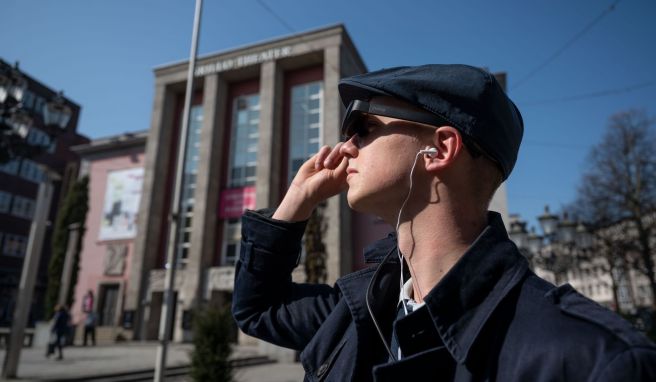 In Essen lässt sich jetzt ins Jahr 1887 zurückreisen. Die Mixed-Reality-Tour führt auch am Grillo-Theater vorbei.