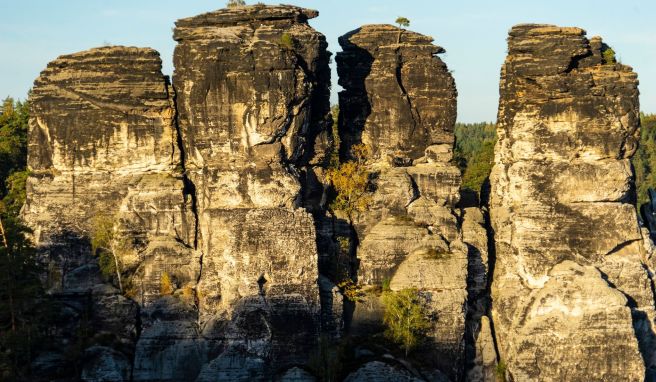 Das Elbsandsteingebirge ist geprägt von solchen Felsformationen.