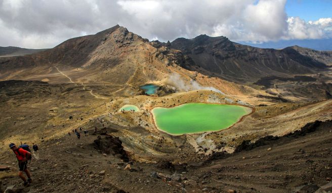 Die Emerald Lakes tragen ihren Namen nicht umsonst: Übersetzt bedeutet es Smaragdseen.