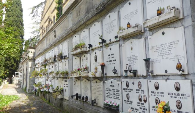 Der Namensgeber des Negroni ist auf dem weitläufigen Friedhof Trespiano außerhalb von Florenz bestattet.