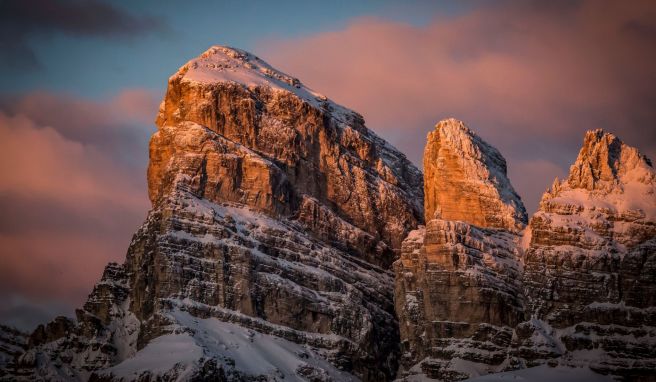 Die untergehende Sonne sorgt für das berühmte Alpenglühen.