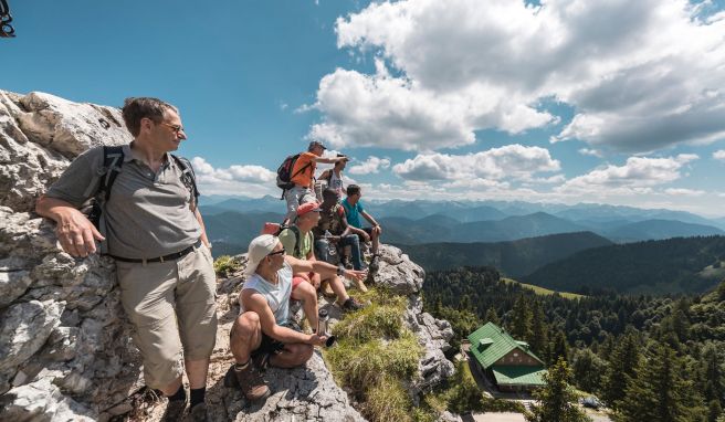 Den Himmel im Blick: Gewitter sind im Sommer in den Bergen die größte Wettergefahr.