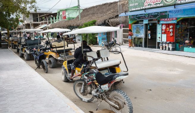 Sind zwar keine Autos, machen aber trotzdem Lärm: Golfcarts auf Holbox.