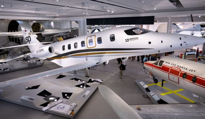 Ein Flugzeug von Grob Aerospace ist im Deutschen Museum in München zu sehen.