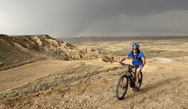 Kurze Pilgerpause: Die Halbwüste Bardenas ist perfekt für einen Tagesausflug mit dem Mountainbike.