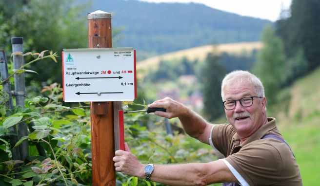 Wer errichtet die Wegweiser im Harz?