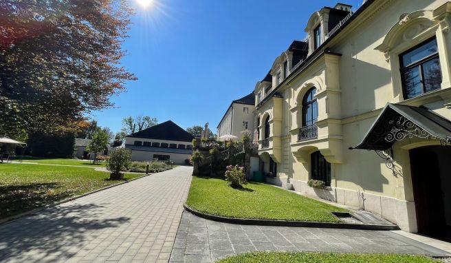 Das Johannes-Schlössl der Pallottiner bietet auch Platz für Gäste - im angeschlossenen Gästehaus.