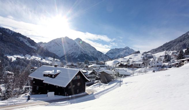 Im Skigebiet rund um Kanzelwand und Fellhorn kann man auf der Piste die deutsch-österreichische Grenze passieren.