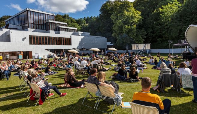 Eine Pause von der Kultur im Garten des Kunsten-Museums.