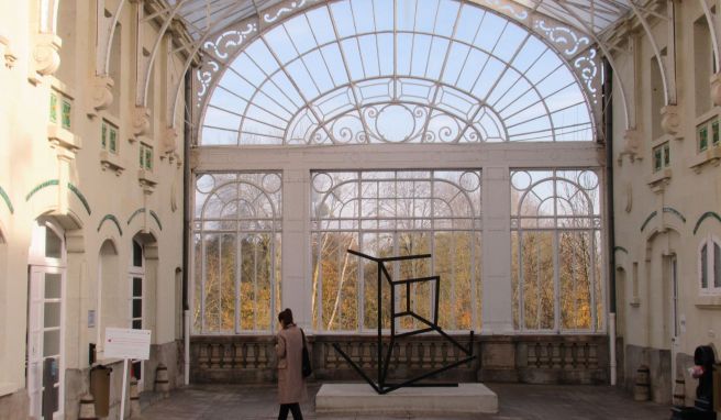 Eingang zum Kunstzentrum Bouvet Ladubay. Das Zentrum liegt gegenüber des Troglodyten-Schaumweinkellers von Bouvet Ladubay.