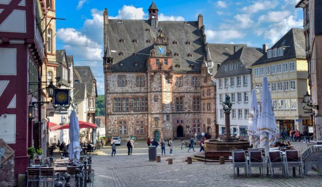 Blick auf den Marktplatz mit dem alten Rathaus.