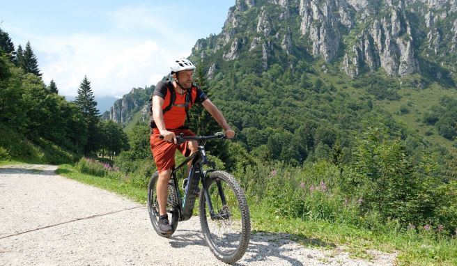 Mit einem E-Bike ist die lange Auffahrt zum Rifugio Nino Pernici kein Problem.