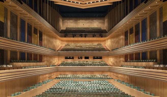 Außen ein Betonklotz, innen beeindruckend: Der Konzertsaal ist nur einer der Hingucker im Palast der Künste.