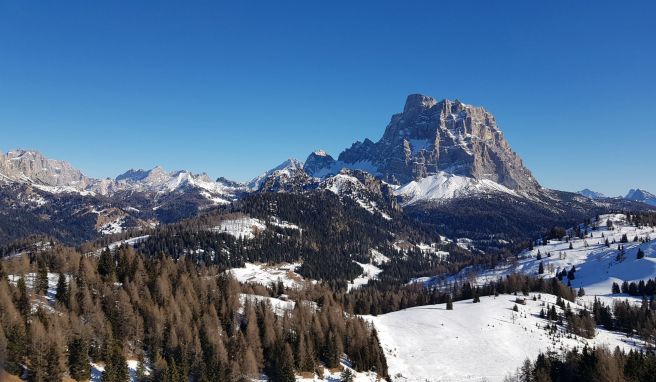 Auf der Fahrt hinauf zum Col dei Baldi hat man einen wunderbaren Blick auf den Monte Pelmo.