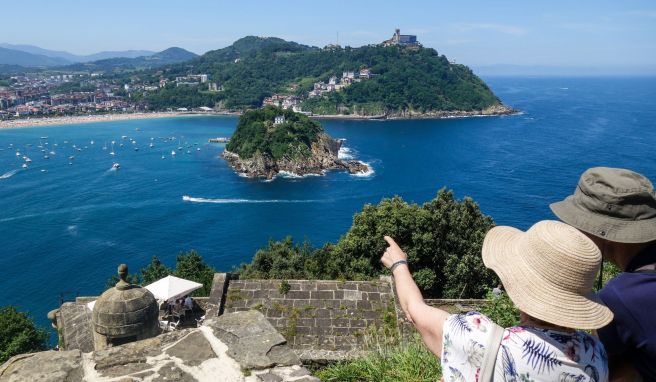 Einen traumhaften Blick auf die Muschelbucht von San Sebastián bietet der Hügel Urgull.