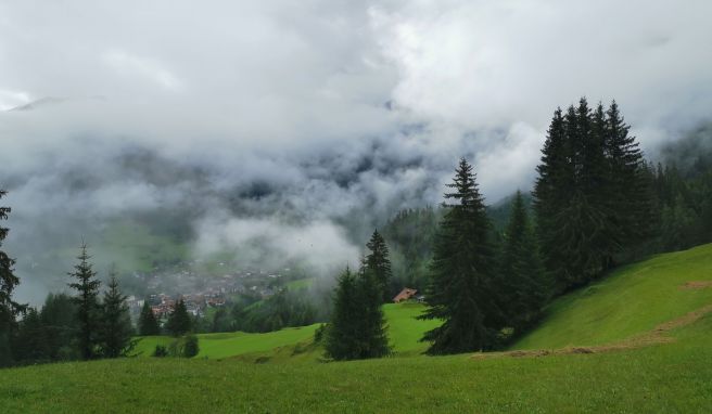 Bei tief hängenden Wolken bekommt die Bergwelt etwas Mystisches.