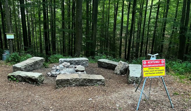 Feuerstelle außer Betrieb: Wegen Waldbrandgefahr ist offenes Feuer im Camp Grimbach verboten.