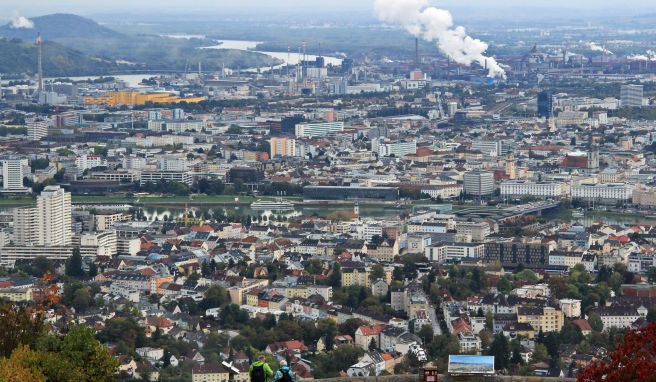 Vom Pöstlingberg bietet sich ein hervorragender Panoramablick auf Linz.