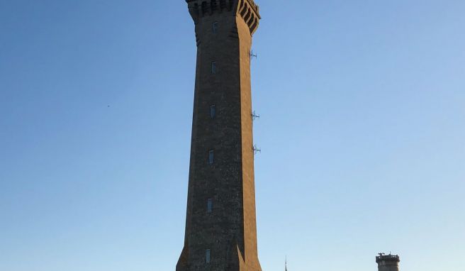 Der Phare d\'Eckmühl thront über der Landspitze der Gemeinde Penmarc’h.