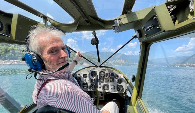 Der weißhaarige Pilot Cesare Baj hat fast so viele Flugstunden auf dem Buckel wie das 1946 erbaute Wasserflugzeug.