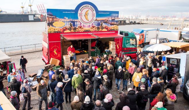 Fischmarkt in traditioneller Form geöffnet