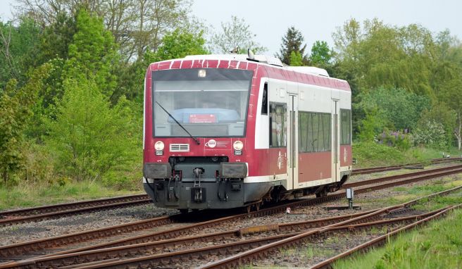 Gestatten, Hans: So heißt dieser Schienenbus der Hanseatischen Eisenbahn.