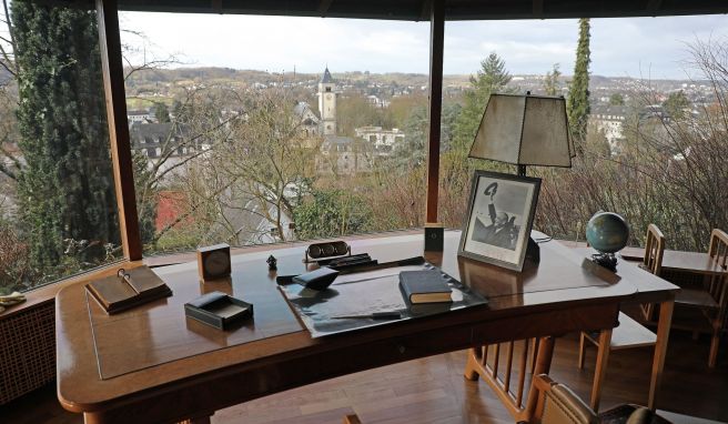 Ein geschichtsträchtiger Ort: Der Schreibtisch Konrad Adenauers im Pavillon an seinem Wohnhaus in Rhöndorf.