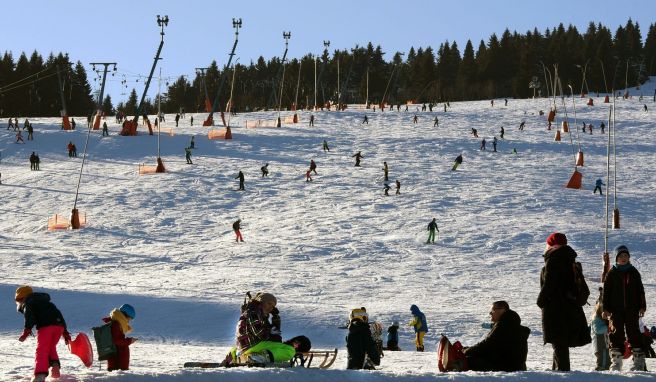 Skigebiete in Sachsen setzen weiter auf Kunstschnee