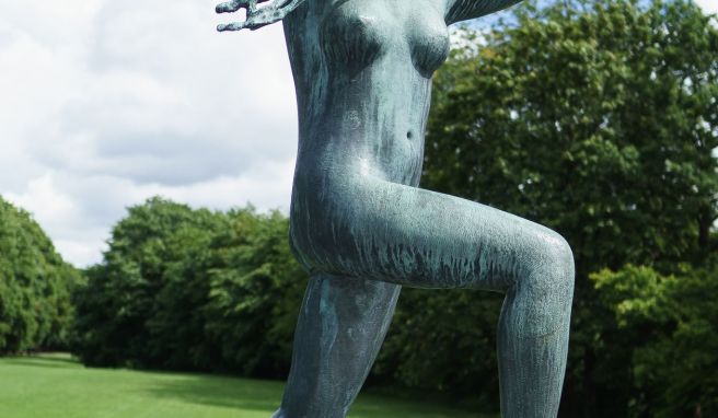 Die Skulpturen des Bildhauers Gustav Vigeland in dem nach ihm benannten Park zeigen nackte Menschen - tanzend, weinend, lachend, sich tröstend.