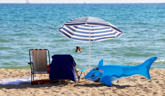 Strand in Palma: Mallorca dürfte in den Herbstferien wieder zu den Top-Zielen für den Familienurlaub zählen.