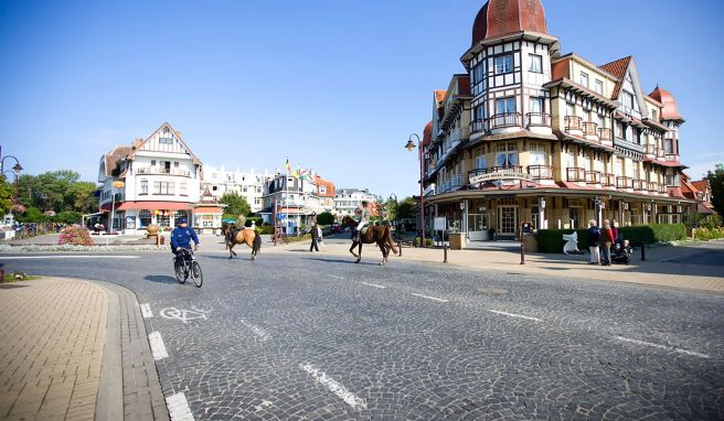 Das Stadtbild von De Haan strahlt an vielen Stellen Wohlstand aus.