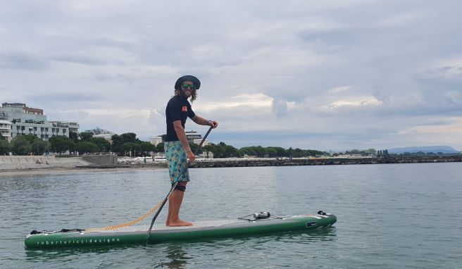 Auch Stand-Up-Paddling ist bei ruhiger See vor Grado möglich.