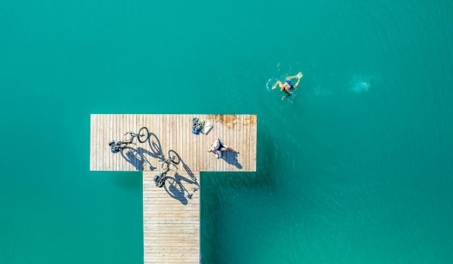 Schwimmen als Ausgleich vom langen Sitzen im Sattel: Badesachen sind Pflicht im Gepäck für die Tour auf der Seen-Schleife.