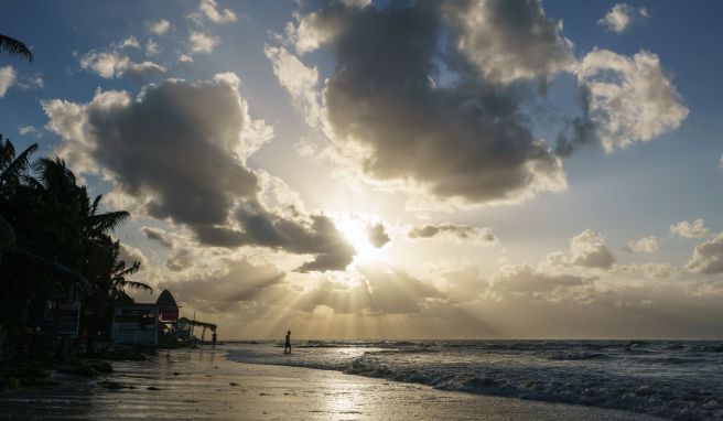 An den Stränden von Holbox treffen sich viele verschiedene Typen von Reisenden.