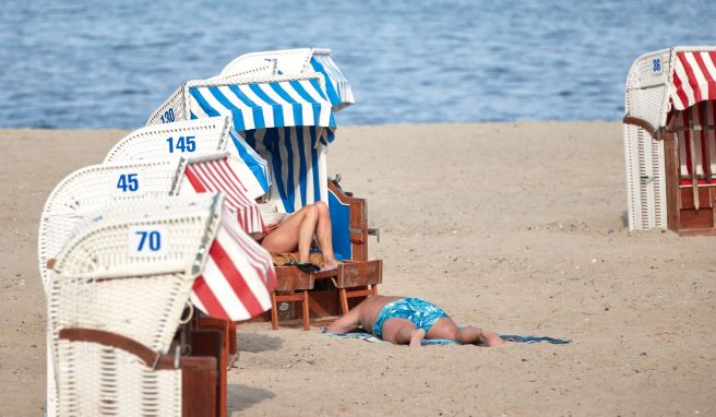 Strandleben: Demnächst starten die Sommerferien in Norddeutschland. Die Urlaubsorte an Nord- und Ostsee erwarten viele Gäste.