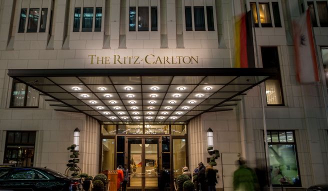 Bei manchen Hotels, zum Beispiel dem The Ritz-Carlton in Berlin, hat der Name allein schon Strahlkraft.