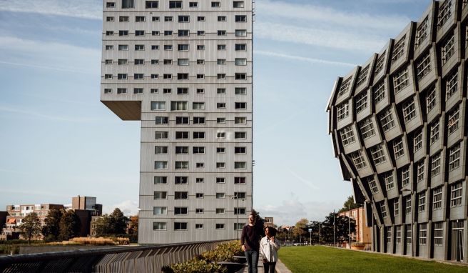 Der Wohnturm «The Wave» (re) hat eine wellenförmige Fassade.