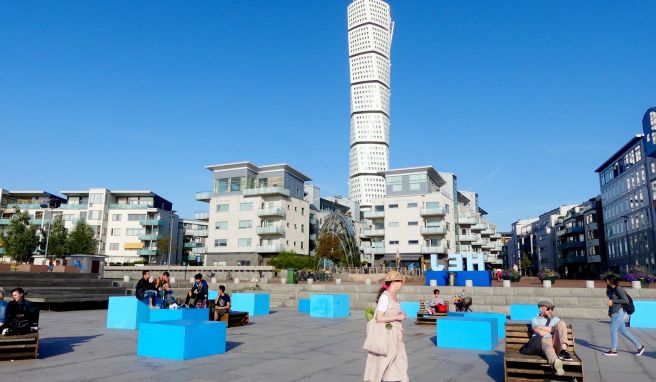 Die Promenade im Westhafen von Malmö lädt zum Ausruhen ein - und wer sich im Meer erfrischen will, findet hier auch Badestellen.