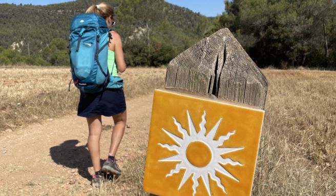 Das Sonnensymbol weist den Weg in Richtung Montserrat.