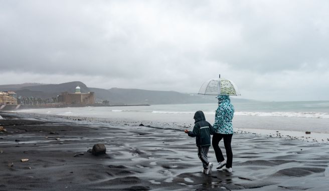 Der Tropensturm «Hermine» ist über die Kanaren hinweggefegt. Er brachte auch starke Regenfälle mit sich.